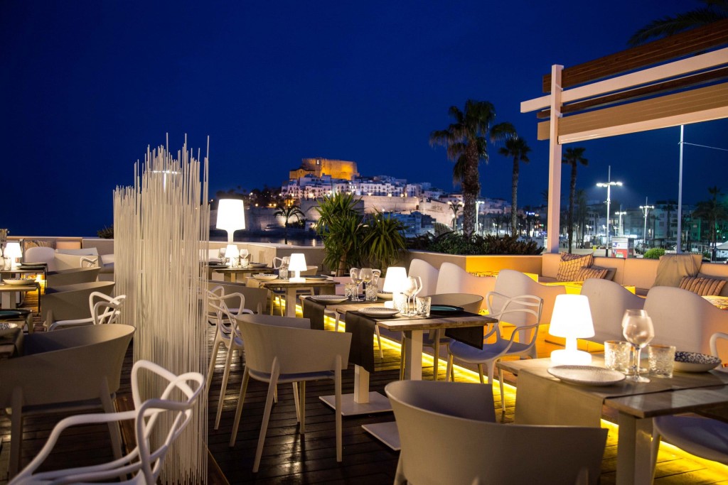 Mandarina Café-Terraza-Club